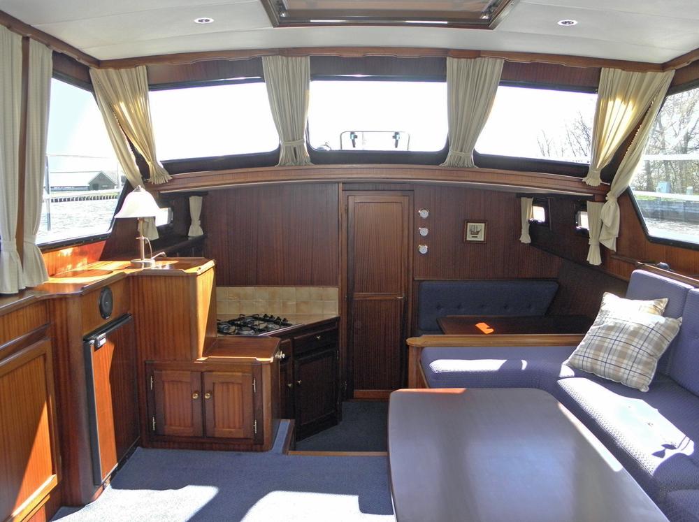 Saloon, Accommodation